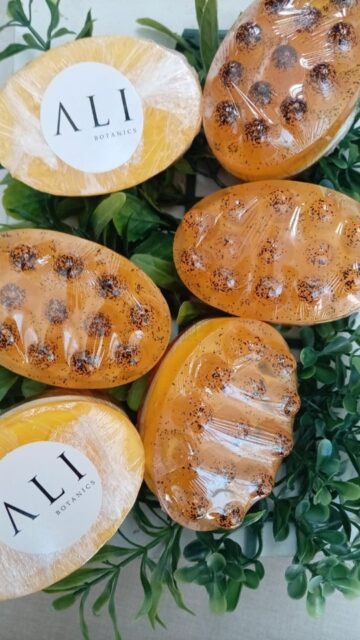 ✨ Porque sabemos que son jabón lovers creamos  los mejores 💧 Dile adiós a tu piel seca con nuestros Jabones 100% Naturales Edición Especial ✨️
Elaborados con semillas y aceite esencial de maracuyá, ayudan a exfoliar suavemente, relajar y dejar tu piel increíblemente suave 🍃💛 

🌿 PROMO ESPECIAL:
Llévate GRATIS un jabón de esta edición por compras mayores a $35.

Corre porque es una edición limitada y se agotan rápido 🚀

#AliBotanics #NaturalSkincare #Maracuyá

*no aplica promoción sobre promoción