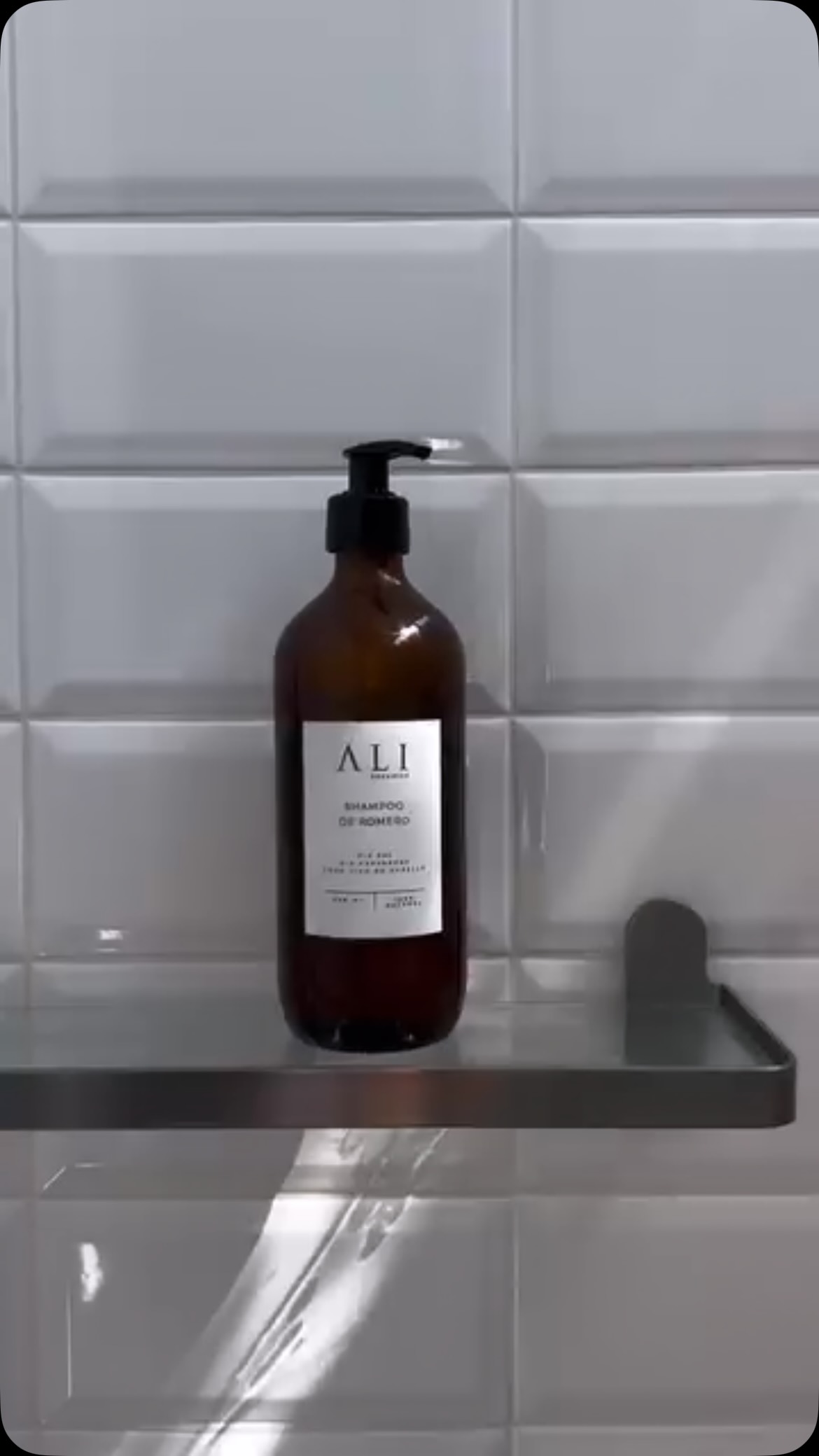 Romero: la planta que tu cabello estaba esperando 🌿✨

Nuestro Shampoo de Romero es 100% natural y está pensado para:
🌱 Estimular el cuero cabelludo
💧 Limpiar sin resecar
✨ Ayudar a fortalecer desde la raíz
🍃 Dejar tu cabello con brillo y un aroma herbal delicioso

Sin químicos agresivos, solo lo que la naturaleza hace mejor 💚

👇 Cuéntanos en comentarios:
¿Qué es lo que MÁS te preocupa de tu cabello?
1️⃣ Caída
2️⃣ Frizz
3️⃣ Grasa
4️⃣ Crecimiento lento

💬 Comenta “ROMERO” y te enviamos por DM la rutina ideal para tu tipo de cabello + un beneficio especial 🎁

📌 Guarda este reel para tu próxima compra y compártelo con esa amiga que siempre se queja de su cabello 😉